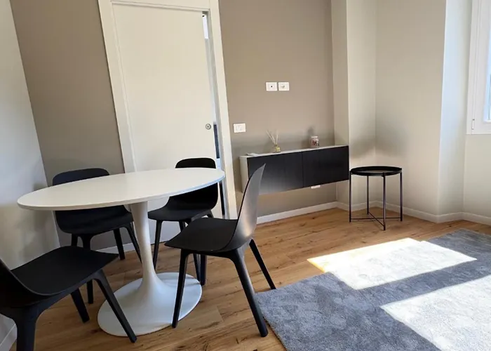 Conte In Apartment *